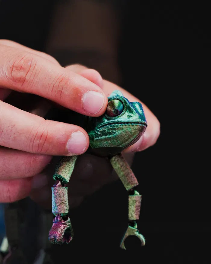 Articulated Chameleon Figurine – Poseable Camouflage Lizard Toy | Collectible Reptile Model