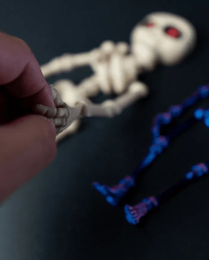 Articulated Skeleton Figurine – Poseable Halloween Decoration | Collectible Skeleton Toy