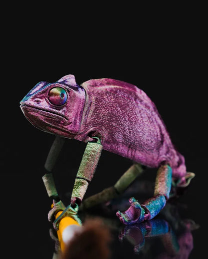 Articulated Chameleon Figurine – Poseable Camouflage Lizard Toy | Collectible Reptile Model